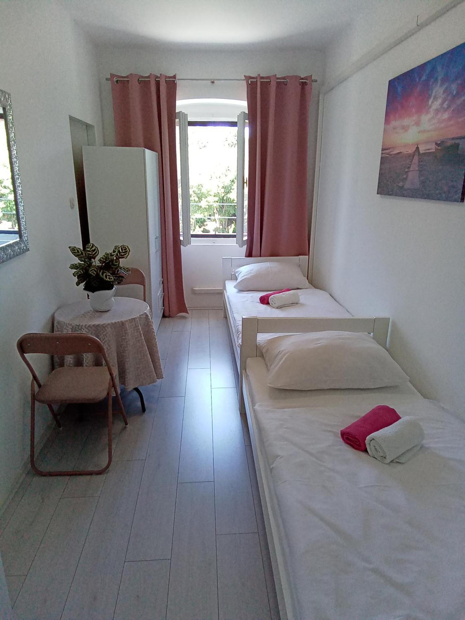 Soba Arena Hotel Пула Екстериор снимка
